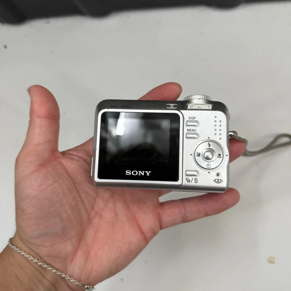 LOT of Sony Cyber-shot DSC-S650 Digital Camera Silver 7.2 Casio Exilim UNTESTED